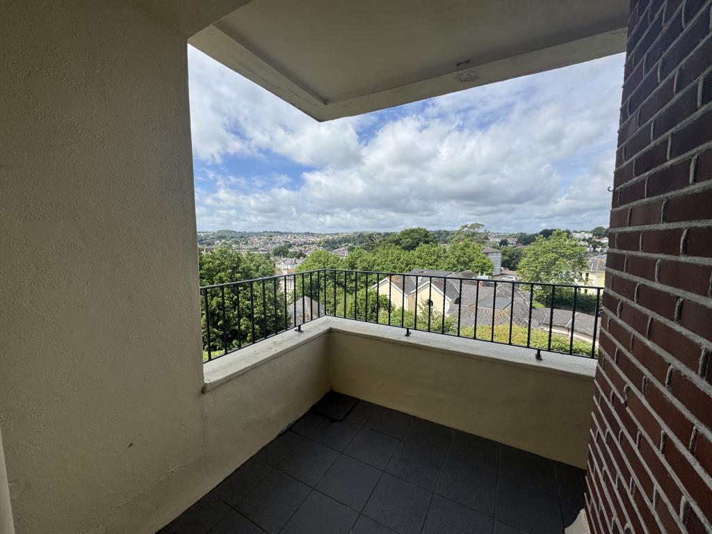 Lot: 50 - SPACIOUS TWO-BEDROOM FLAT FOR INVESTMENT OR OCCUPATION - view from the balcony from kitchen
